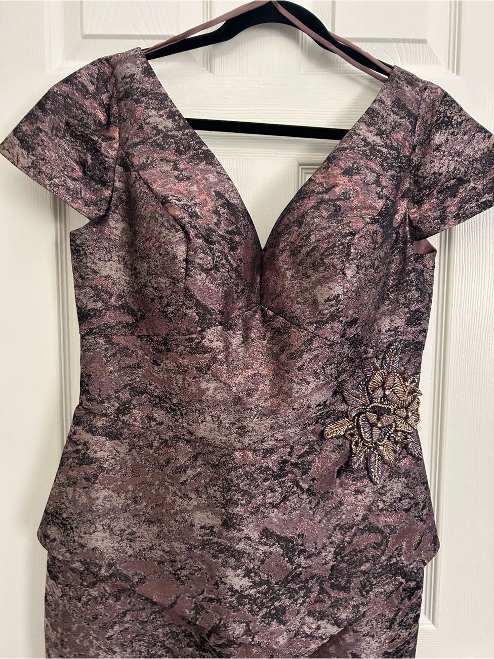 Feriani Couture 20103 Dusty Mauve Floral Jacquard V-Neck Midi Dress | Size 14 - Picture 3 of 11